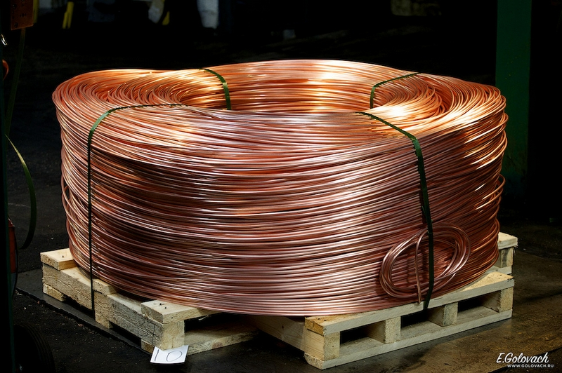Illustration for article titled El hermoso espectáculo de fabricar cable de cobre, en imágenes